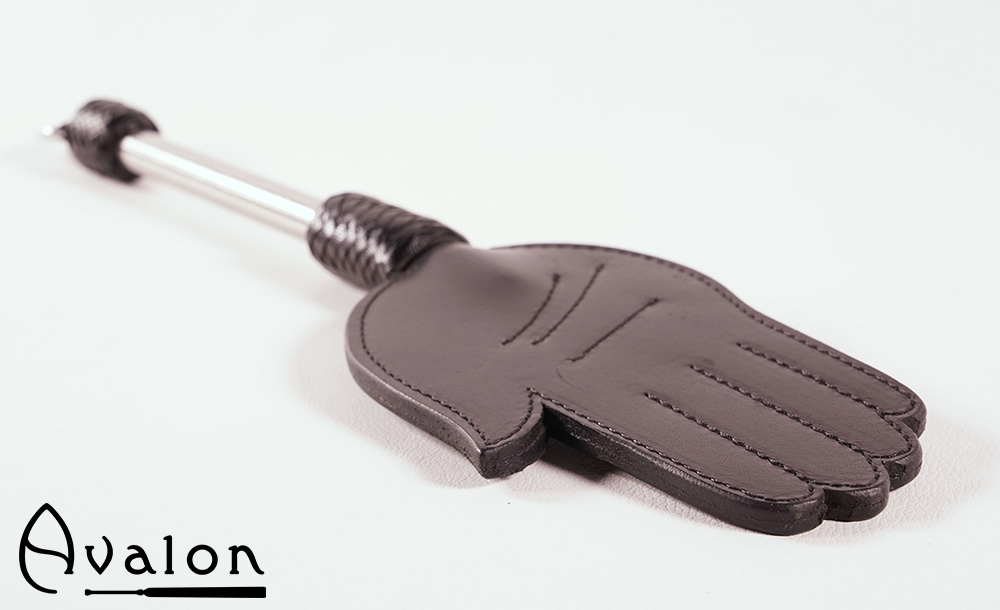 Avalon – Paddle med håndform og metallhåndtak med D-ring – Sort